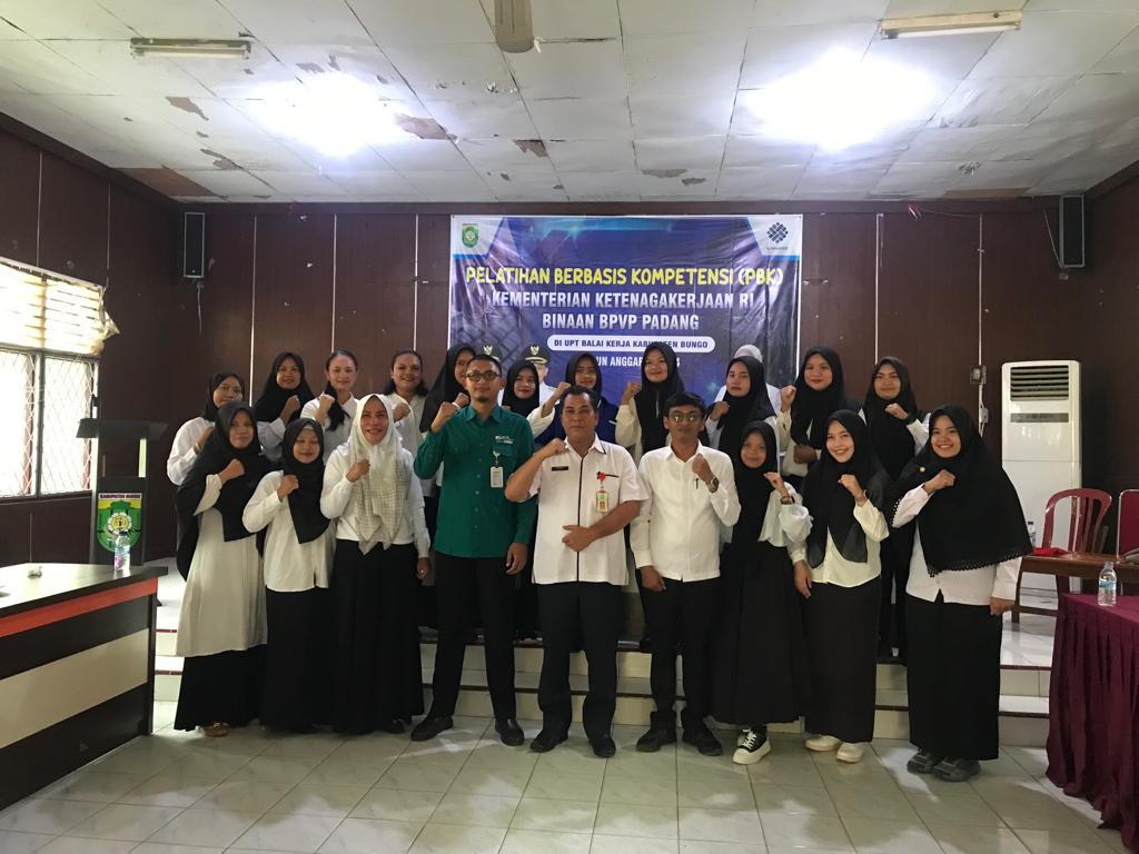 Kepala Disnakertrans Bungo Zamroni Gelar Pelatihan Berbasis Kompetensi Tahun Anggaran 2024